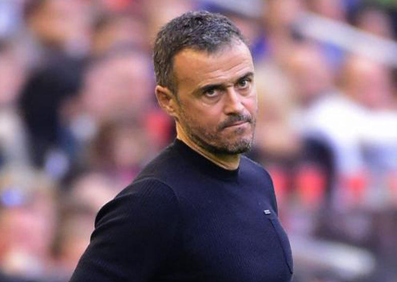 法甲激战巴黎绝杀里昂，恩里克盛赞球员坚韧精神