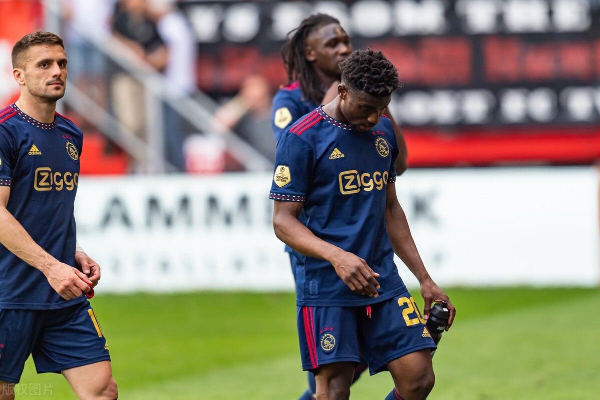 阿贾克斯欧冠征途:从荣耀到低谷的挣扎