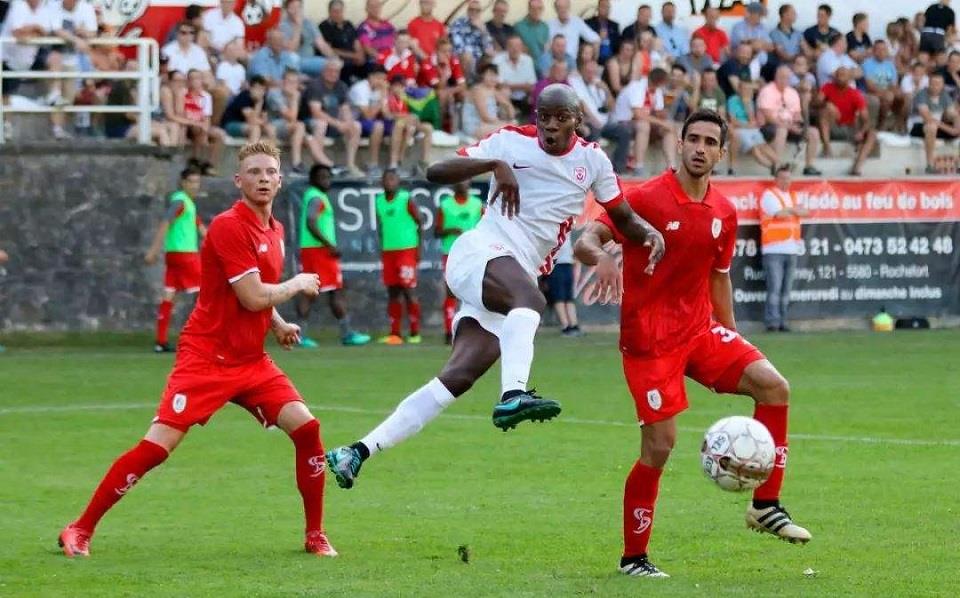 阿贾克斯欧冠征途:从荣耀到低谷的挣扎