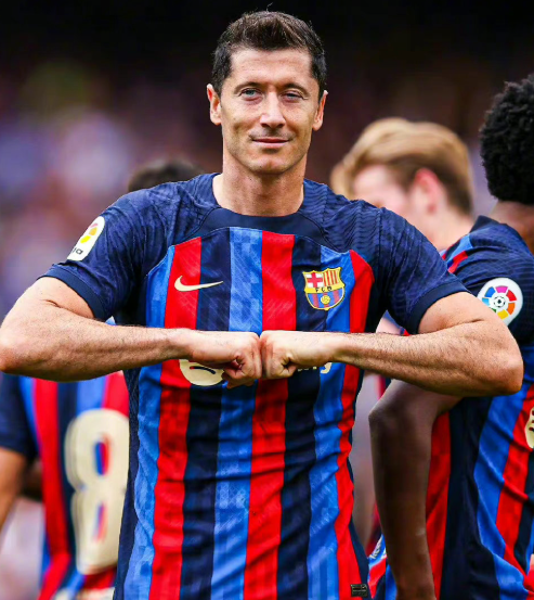 什琴斯尼:巴萨更衣室的无形支柱与赛场新挑战