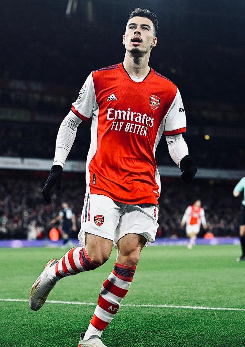 欧冠1/4决赛首回合:阿森欧冠纳绝杀背后的团队力量与目标展望